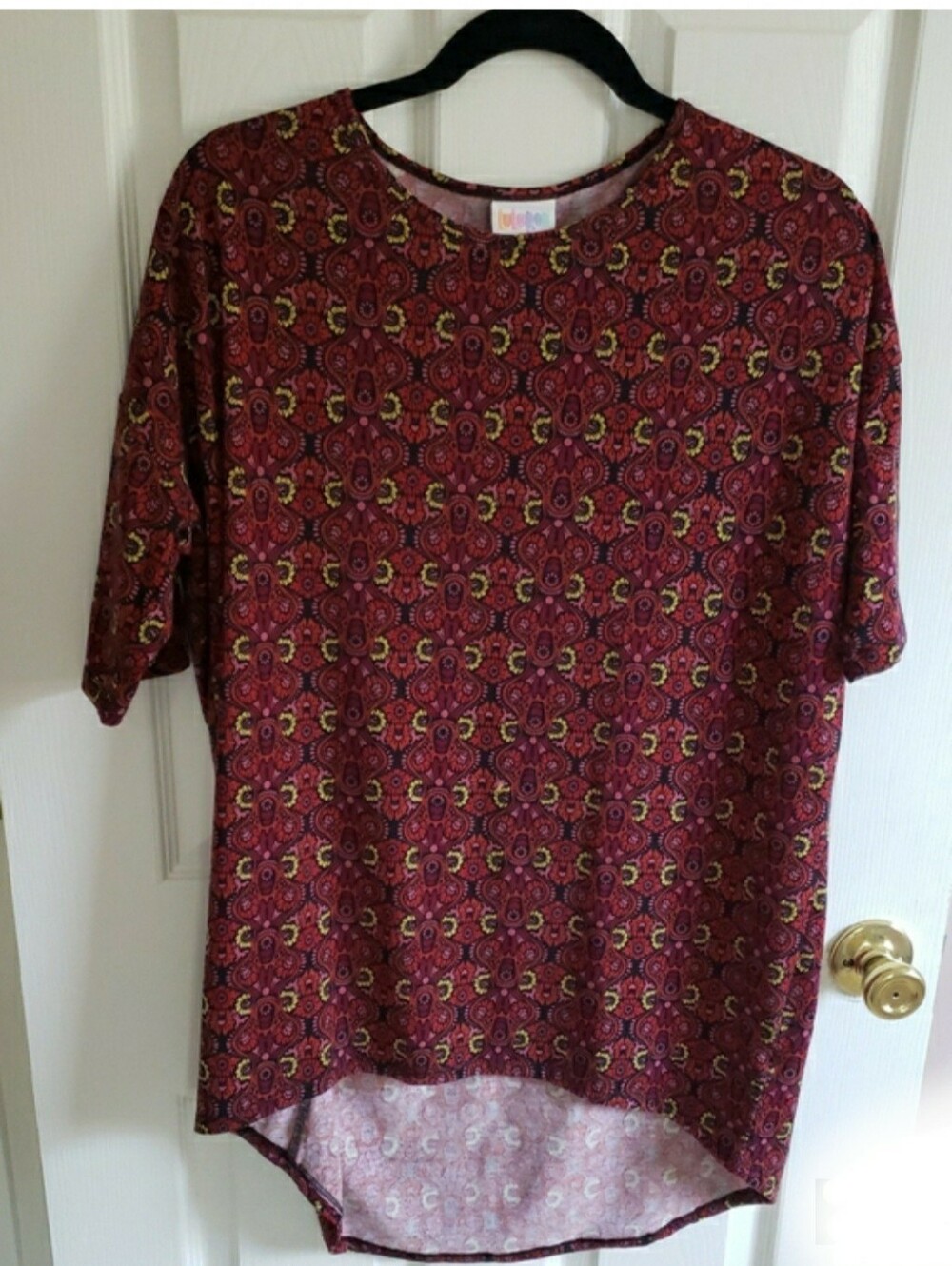 EUC LulaRoe Size Small Art Nouveau Style Print Tunic In A Soft Cottony Knit.